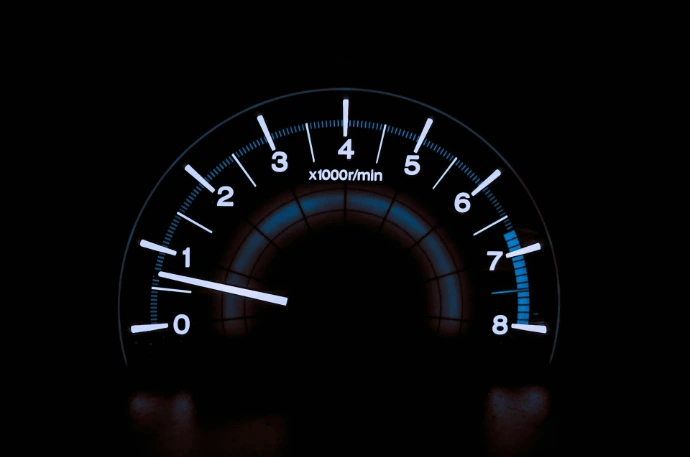 white and blue analog tachometer gauge