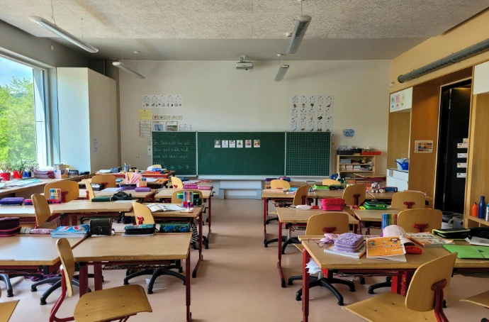 A classroom filled with lots of desks and chairs